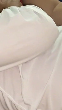I Got a Sexy Stepmother with Big Breasts to Give Me a Handjob While She Breastfed Me, She Made Me Ejaculate Quickly Because of H
