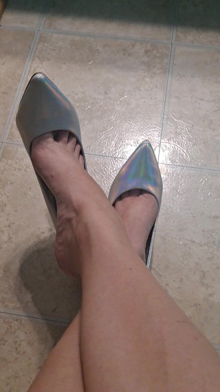 Naughty alchemy: Chaussures à talons aiguilles pendantes