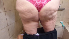 BBW nurse Vicki adventures with friends: Tiempo de juego en la ducha con mi amigo hippy