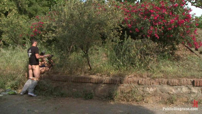 Public Disgrace by Kink: Spanische hottie wird auf der straße gefesselt vor einem belebten...