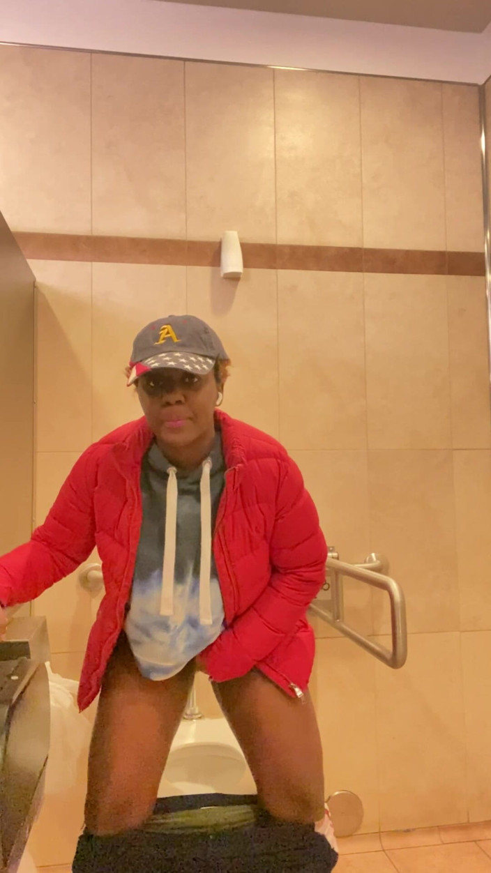 ALLIYAH ALECIA: Aku Lagi Asik Bersenang-senang Di Depan Umum