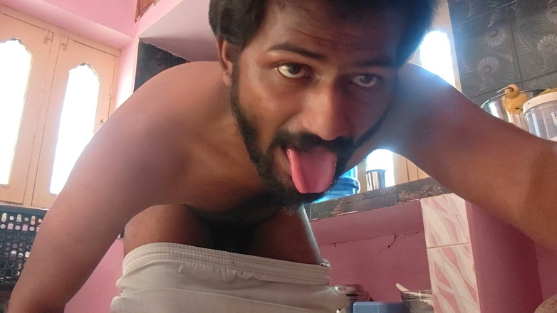KUMBHA MANOJ KUMAR: Xhard - offentlig person i by