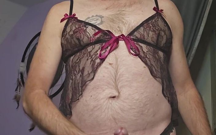 Fantasies in Lingerie: Aku lagi asik muasin memekku dengan baju renda hitamku