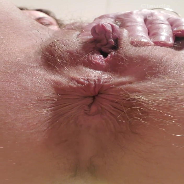 Claudia Kink: POV 赤いビキニパンティで座ったおならの顔