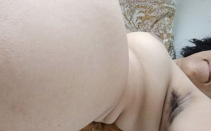 GlamorousBow9: Šukám svoji kamarádku z vysoké školy v hotelovém pokoji Oyo