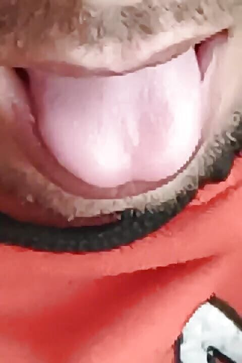 Gangbang straight: अकेले हस्तमैथुन करते हुए पकड़ा गया फिर मुंह के छेद में हस्तमैथुन