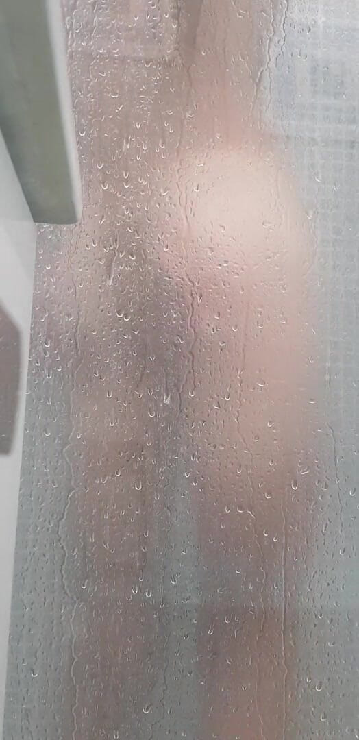TheSerbianWulf: Dusche für guten morgen