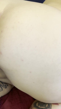 Una Donna Sposata, Con Un Desiderio Ardente, Fa Sesso Con Altri Uomini in Presenza Del Marito