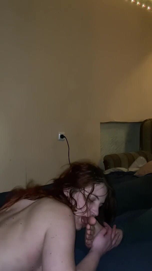 Elena917: 복종하는 마누라, 발 핥기, 오럴, 마스터 사정까지 따먹기, 시오후키까지 손가락 따먹기