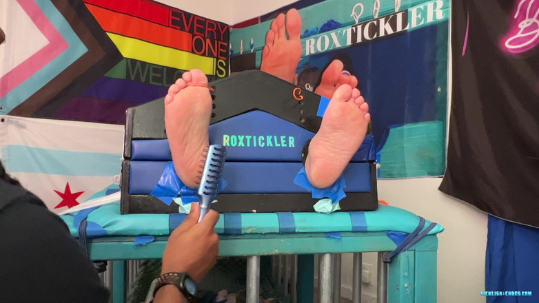 Ticklish Chubs: Matt suportă o gâdilare obositoare