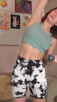 บูชารักแร้กับทาสขี้เกียจหลังจากออกกําลังกายอย่างรวดเร็วกับ Dumbbells