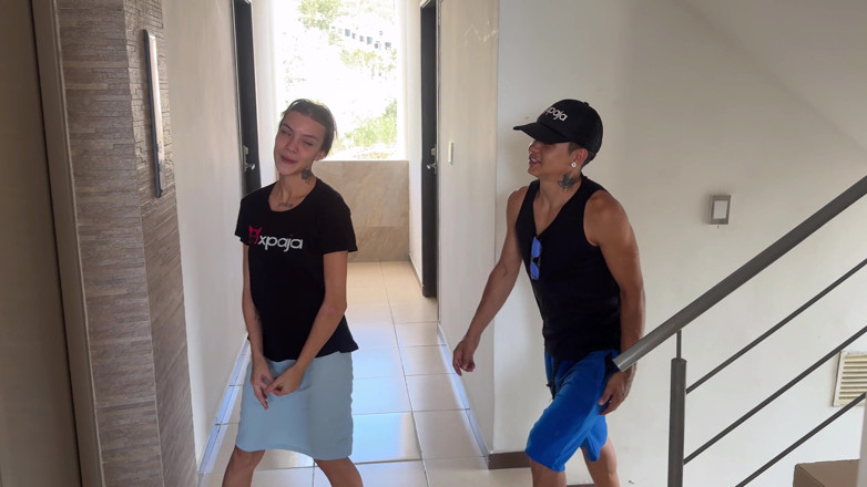 CatalinaPalvin: Můj malý soused využívá toho, že zahýbající moje žena není tam, aby...