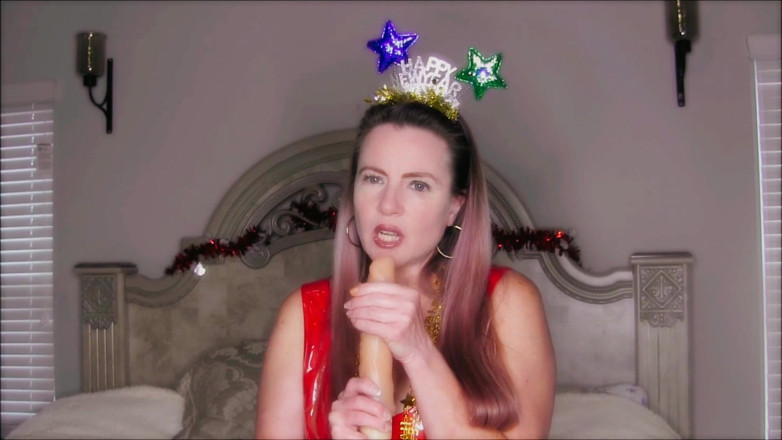 Nikki Nevada: З новими 2022 роками! Червона сукня, засвіт тіари, мастурбація та радість