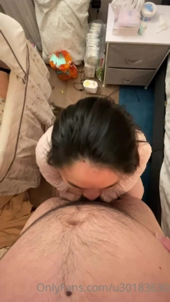 SquishMallow3328: Pancutan mani dalam mulut MILF Cina yang hamil selepas dia...