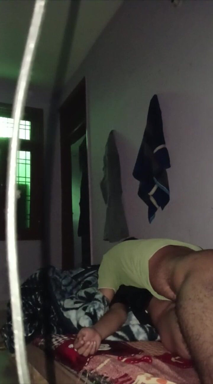 Rishi: 家賃は欲しくない、ただ私の膣の渇きを癒すだけだ。ずっと渇望していたんだ。どうか私の膣の渇きを満たしてほしい。