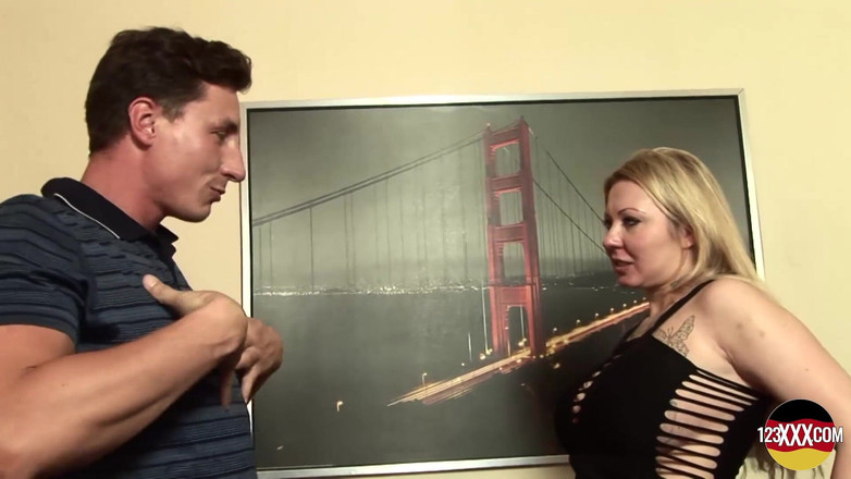 123XXX - 100% Amateurs: Německá děvka dostane její masivní tetovaná prsa pokrytá mrdkou