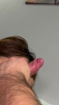 Chica tailandesa flaca con frenillos follada duro y tragando una enorme carga completa