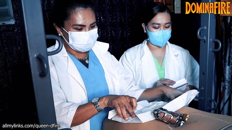 DominaFireOfficial: Медицинское введение яиц и члена в поясе целомудрия от 2 азиатских медсестер