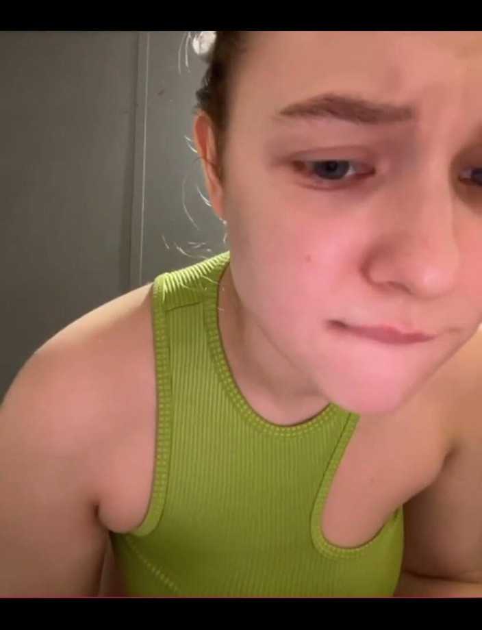 JuiceLussie: 极端潮吹。和大黑屌的热辣肛交