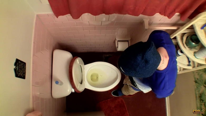 Piss Twinks: Descarga en el inodoro