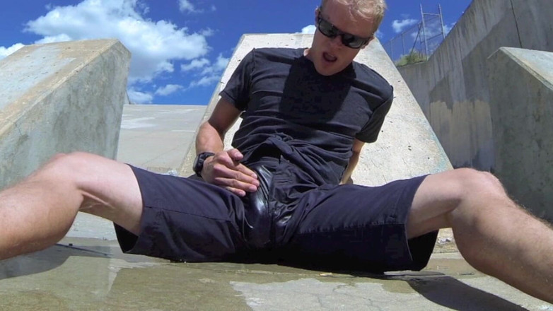 Lapetus: बाढ़ नियंत्रण ढांचे पर मेरे शॉर्ट्स को मूतना