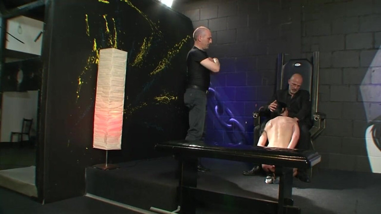 Absolute BDSM films - The original: Vernedert gezogen met de zweep