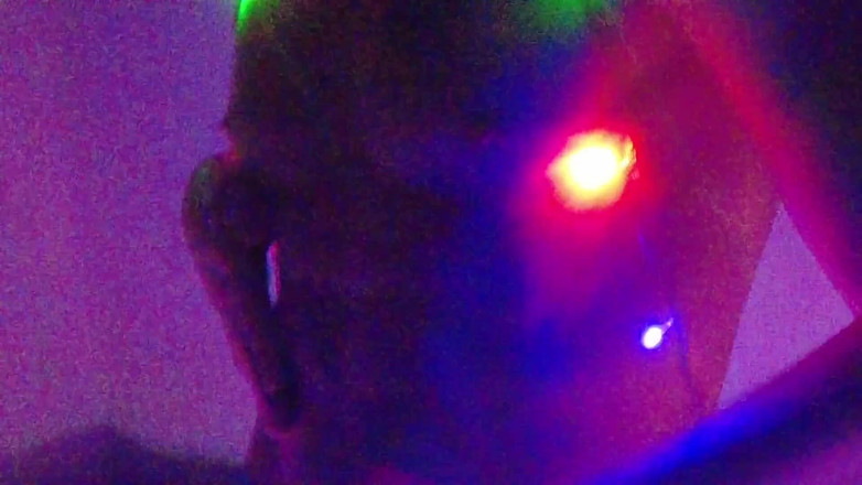 Falcon Al: Melancap dalam lampu Krismas