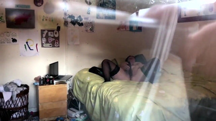 Frequentmasturbation: Lucky Lodger nachytal bbw spolubydlící při dildu a pak ji...