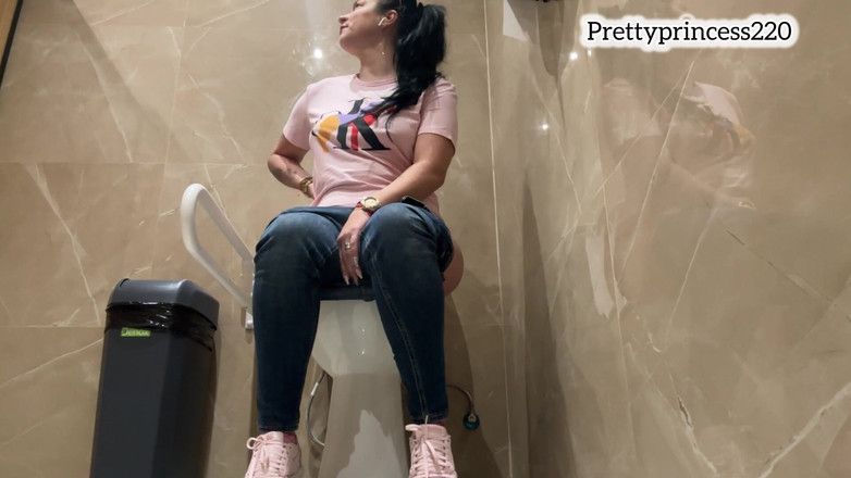 Panfil corina: di Toilet Umum
