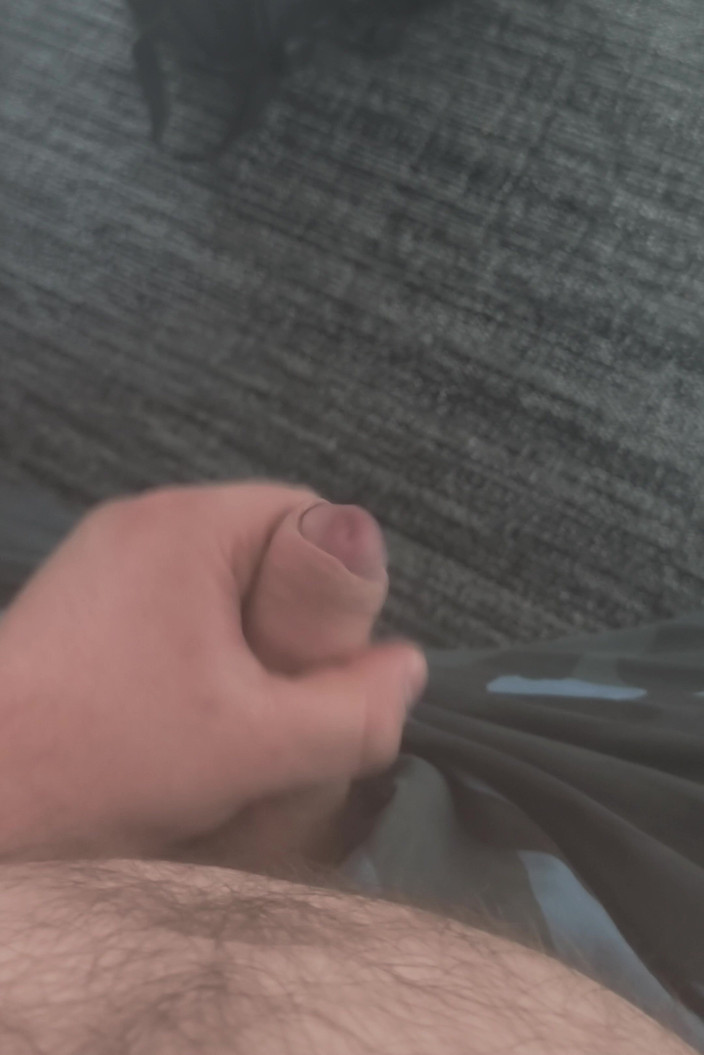 BearPup Akuma: 뚱뚱한 털곰이 사무실에서 자위하다가 바닥에 사정을 해요