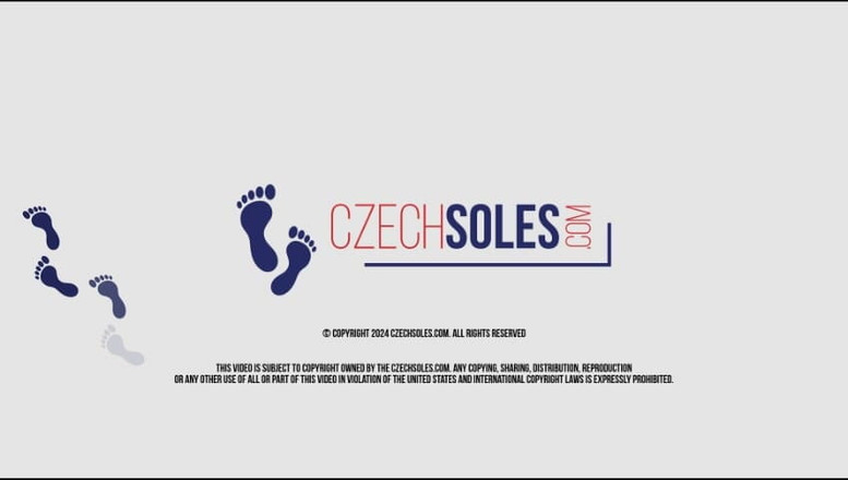 Czech Soles - foot fetish content: 用 riddi 的长脚趾自拍业余足诱惑