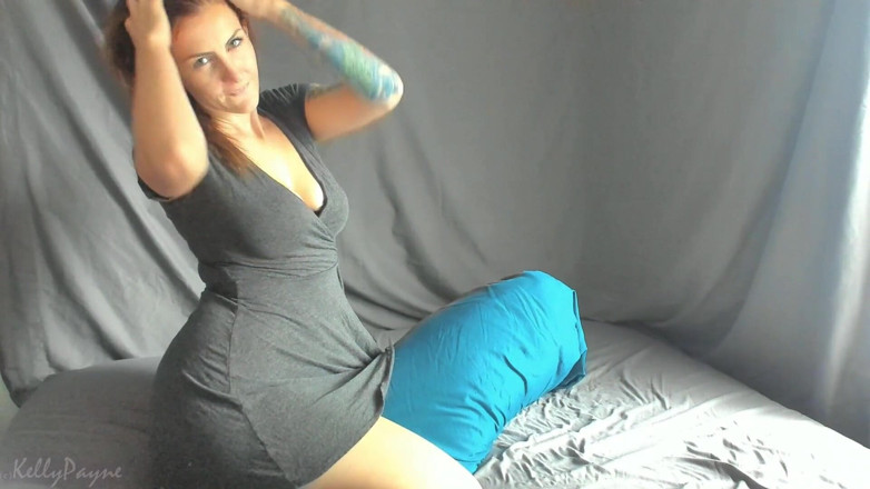 Kelly Payne: Pillow humping orgasms