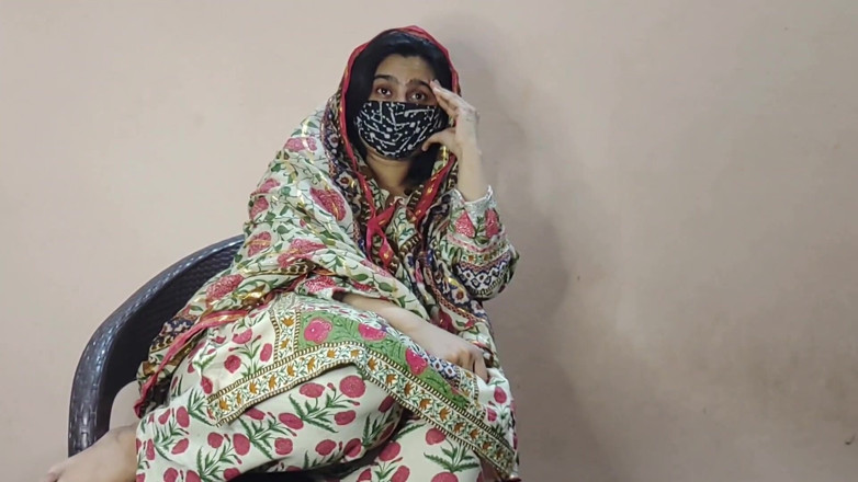 Faryal: Bari Baji Ne di Chote Bhai Apni Chut- conversation hindi...