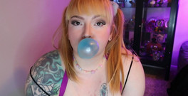 Hunnybrat: Blonďatá BBW žvýkačka Bubble Gum, Tits Out