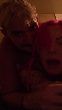 Nudisten Sauna Britse Punk Roze Haar Slet Piggy Mond Geneukt in Nudisten Spa