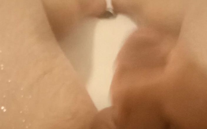 Ronie: Гаряча мастурбація в моїй ванній кімнаті