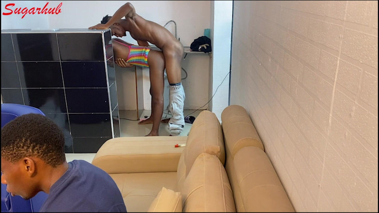 Sugarhug: Cowok ini jajal posisi backshot dan misionaris terbaik