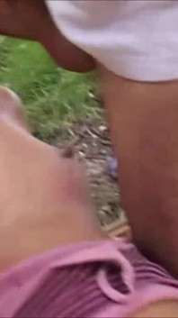 Blonďatá manželka to chce tvrdé a drsné venku
