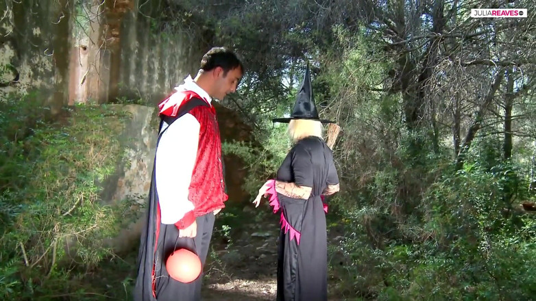 Cum Date Me: Tetona milf chupa una polla enorme mientras otra empuja su...