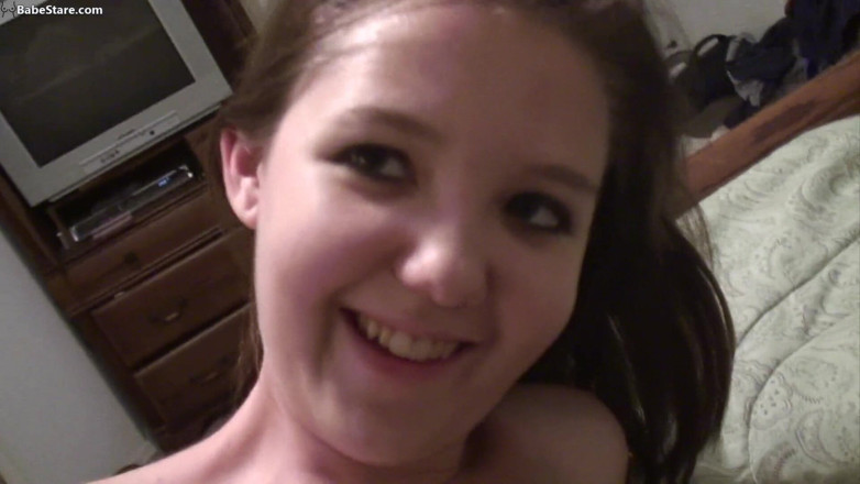 Babe Stare: Kir le hace una mamada a su hombre antes de...