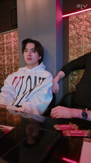 BOYS LOVE VIDEO: Aki Und Jin