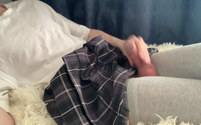 BOBRIKGAY: Femboy呻吟并甜蜜地高潮