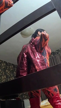 Red Nylon Kombinézu Fetiš - Stydké Pysky Škádlení, Hluboké Kouření a Stříkání Na Moji Podržící Kazajku