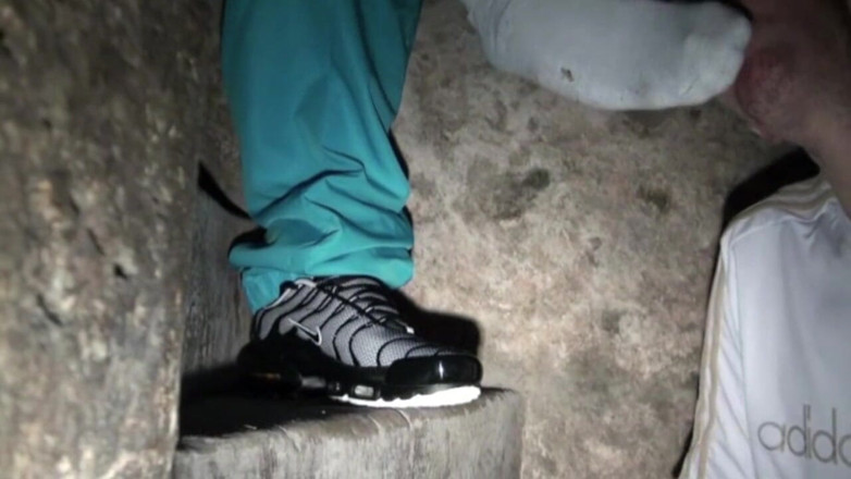 Sneaker gay: หนุ่มทวิงค์ยอมจำนนต่อ sneakers ของโทนี่ เด็กสกาลลี่ฝรั่งเศสโทพเด่น