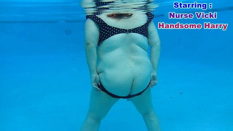 BBW nurse Vicki adventures with friends: Diversión salvaje húmeda al sol, video completo