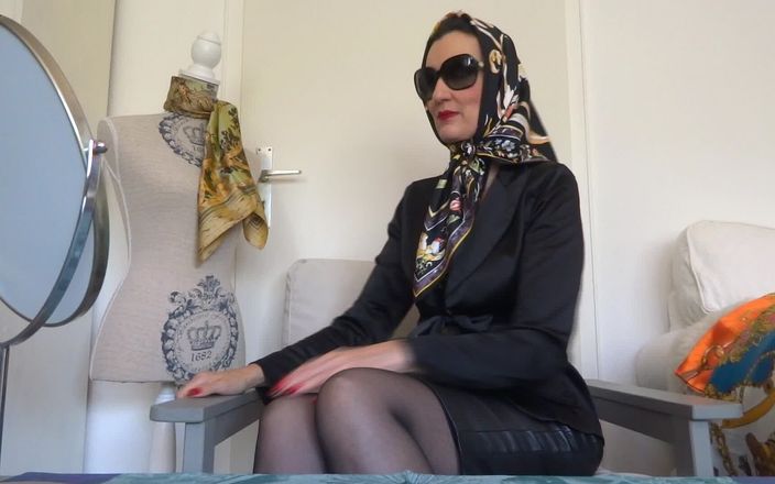 Lady Victoria Valente: Di studio pas syal sumbu dan satin: mencoba jilbab, sarung...