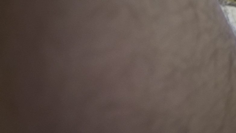 Pellefnatt: おじいちゃんはフットチェアに座り、お尻にディルドを入れてチンポをいじる