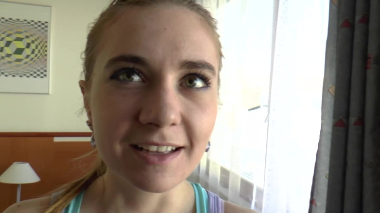 Casting GIRLS AND FIRST PORNO: Blond nastolatka dostaje cipkę wbity przez Ogromnego penisa