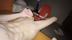 Morflot24: Atlettický ruský chlap s masivním ptákem stříká na břišní sval...