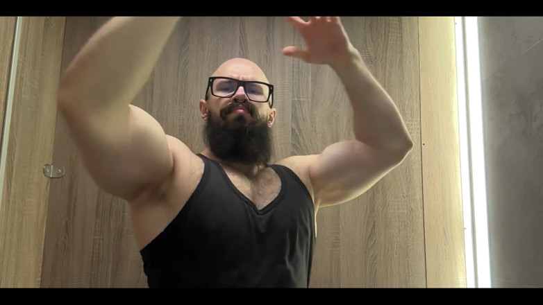 Mister Stone: Užijte si pohled na moje tlusté masité biceps poskakující ve...